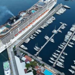 Dev kruvaziyer MSC Divina 4 bin 140 turistle Marmaris'e demirledi