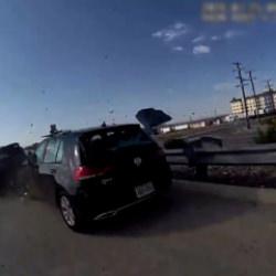  ABD'de polis kontrol&uuml; sırasındaki feci kaza anı yaka kamerasına yansıdı