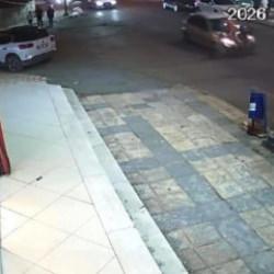 Otomobil ile bisikletin &ccedil;arpıştığı kaza kamerada