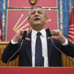&Ouml;zg&uuml;r &Ouml;zel: 'Pişman olduğum tek aday' dedi Jet cevap: Beni havluyla mı yakalamış?