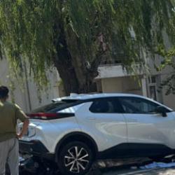 Park halindeki otomobile &ccedil;arpan motosikletteki 2 kişi &ouml;ld&uuml;