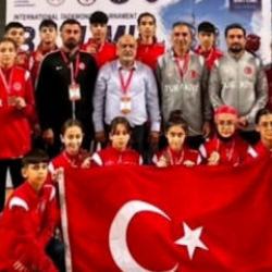 Taekwondo'da T&uuml;rkiye fırtınası! G&uuml;rcistan'da madalyaları bir bir topladık