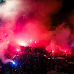 Trabzon alev alev! 25 bin kişi Salah'ı karşıladı
