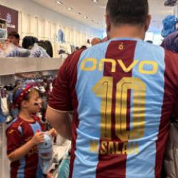 Trabzon'da 'Salah' forması &ccedil;ılgınlığı!