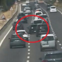 Trafikte makas atarak ilerleyen s&uuml;r&uuml;c&uuml;ye 10 bin lira ceza