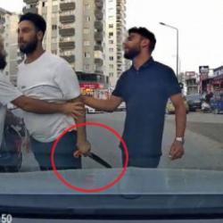 Yol verme kavgasında dehşet! Bagajdan testere &ccedil;ıkarıp saldırmaya kalktı