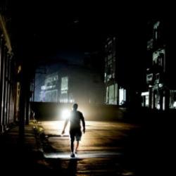 T&uuml;m &uuml;lke karanlığa g&ouml;m&uuml;ld&uuml;! ABD'yi su&ccedil;ladılar