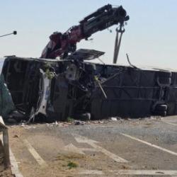 Yolcu otob&uuml;s&uuml; devrildi: &Ccedil;ok sayıda yaralı var