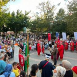 Bursa'da 700 yıllık fetih coşkusu renkli g&ouml;r&uuml;nt&uuml;lere sahne oldu 