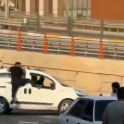 Akılalmaz kardeş kavgası dehşet sa&ccedil;tı. 