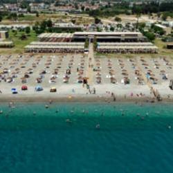 Antalya'da halk plajlarına yoğun ilgi: Ziyaret&ccedil;i sayısı &uuml;&ccedil; milyona yaklaştı