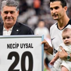 Beşiktaş Necip Uysal'a veda etti! 'Sonsuz sadakat'
