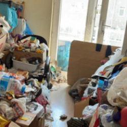 Emekli profes&ouml;r&uuml;n iki dairesinden tonlarca eşya ve &ccedil;&ouml;p &ccedil;ıktı