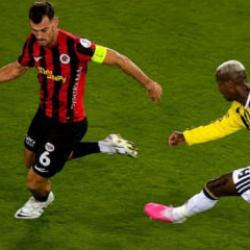 Fenerbah&ccedil;e penaltı bekledi! Eski hakemler tartışmalı pozisyonu yorumladı