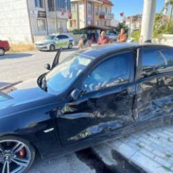 Karaman&rsquo;da iki otomobil &ccedil;arpıştı: 5 yaralı