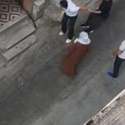 Mahalle savaş alanına d&ouml;nd&uuml;! J&ouml;le tartışması mahalleyi karıştırdı