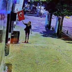 Muğla'da menfur olay! T&uuml;rk bayrağını yakmaya &ccedil;alıştı