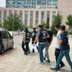 Uşak&rsquo;ta milyonluk soygun : G&ouml;zaltına alınan 3 ş&uuml;pheli tutuklandı
