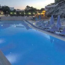 Otel havuzunda kimyasak panik! 10&rsquo;u &ccedil;ocuk 13 kişi hastaneye kaldırıldı