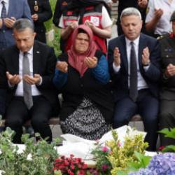 Şehit Eren B&uuml;lb&uuml;l, kabri başında anıldı