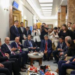 TBMM Başkanı Numan Kurtulmuş, kulisleri ziyaret etti! Bah&ccedil;eli'den anlamlı hediye