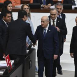 TBMM'deki tarihi oturumdan kareler geldi: Dikkat &ccedil;eken anlar!