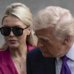 Trump'ın 'en g&uuml;vendiği' isimden istifa kararı! Beyaz Saray'da s&uuml;rpriz ayrılık