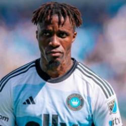 Wilfried Zaha geri d&ouml;n&uuml;yor!