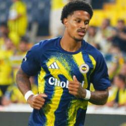 6 g&uuml;n &ouml;nce 'kalacağım' demişti! Fenerbah&ccedil;eli yıldız i&ccedil;in İstanbul'da kritik g&ouml;r&uuml;şme