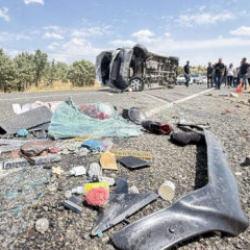 7 kişinin &ouml;ld&uuml;ğ&uuml; trafik kazasında s&uuml;r&uuml;c&uuml; tutuklandı