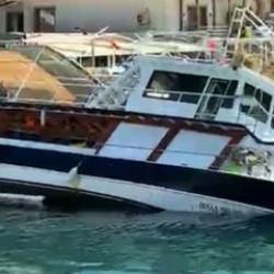 Akyaka&rsquo;da tur teknesi su alarak yan yattı