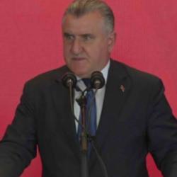 Bakan Bak'tan altın madalya kazanan milli sporculara tebrik