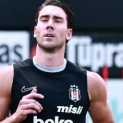 Beşiktaş taraftarları merak ediyordu! İşte Dusan Vlahovic'in lisansının &ccedil;ıkmama sebebi