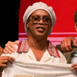 Bir d&ouml;nemin ikonik futbolcusu Ronaldinho, 46 yaşında futbola geri d&ouml;n&uuml;yor