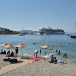 Bodrum'a iki gemi ile 1144 yolcu geldi