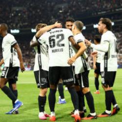 Dolmabah&ccedil;e'de şov gecesi! Beşiktaş farka koştu