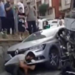 Esenler'de freni boşalan hafriyat kamyonu 7 araca &ccedil;arptı