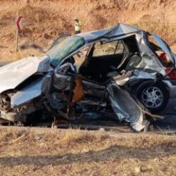 Feci kaza: 2 otomobil &ccedil;arpıştı: 3 kişi hayatını kaybetti