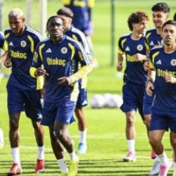 Fenerbah&ccedil;e'de ayrılık a&ccedil;ıklandı! Yıldız oyuncu Premier Lig'e gitti