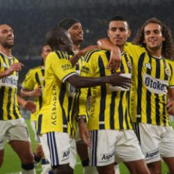 Fenerbah&ccedil;e'den g&ouml;vde g&ouml;sterisi! Grenwood, Kadık&ouml;y'&uuml; ateşe verdi