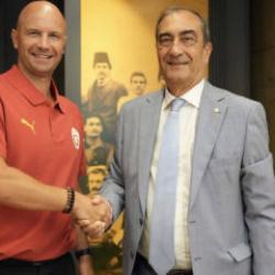 Galatasaray yeni ko&ccedil;unu a&ccedil;ıkladı!