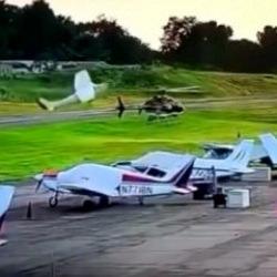 Havada dehşet anları: U&ccedil;ak ile helikopteri &ccedil;arpıştı!