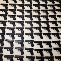 İstanbul'da cephanelik gibi iş yerine operasyon: 100 tabanca ele ge&ccedil;irildi