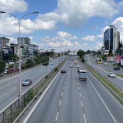 İstanbul&rsquo;da 3 il&ccedil;ede yollar kapanacak! Valilik uyardı: Bu g&uuml;zergahlara dikkat!