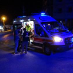 Otomobil motosiklete &ccedil;arptı: İki kardeş yaralandı