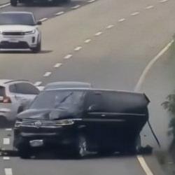 Tayvan&rsquo;da otoyolda zincirleme kaza kamerada: 3 &ouml;l&uuml;, 3 yaralı