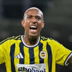 Talisca'dan merak uyandıran hareket! Yaptığı yorumu dakikalar i&ccedil;inde sildi
