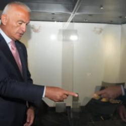 Taş ve kemikten g&uuml;n&uuml;m&uuml;ze: 12 bin yıllık tarih Ankara'da sergileniyor
