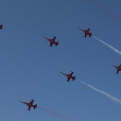 Yalova'da T&uuml;rk Yıldızları r&uuml;zgarı: İzleyenler b&uuml;y&uuml;lendi