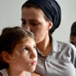 11 yaşındaki Ayşeg&uuml;l 3 yıldır seslere hasret! Ailenin tek isteği var